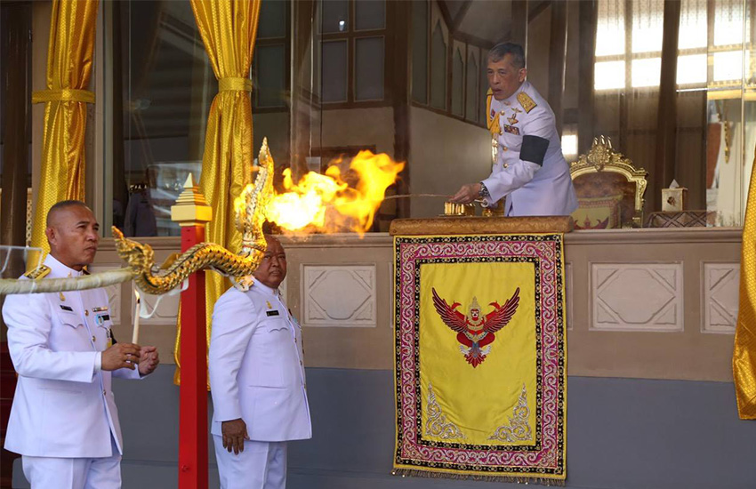 King Maha Vajiralongkorn attends cremation of Vichai Srivaddhanaprabha