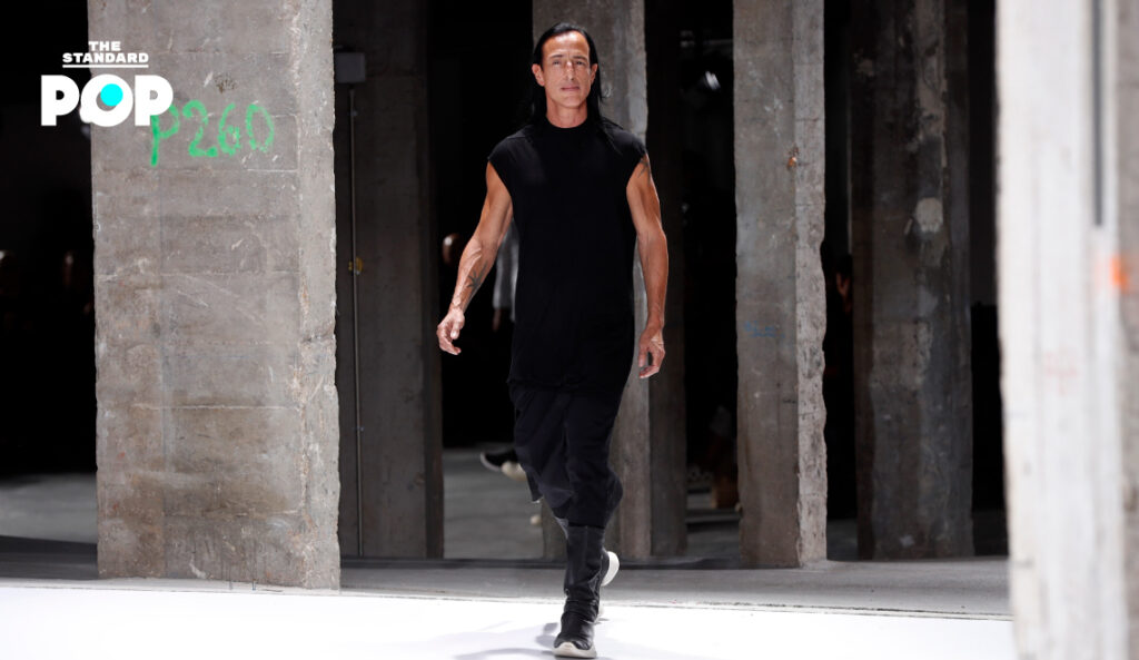 Rick Owens เจ้าชายแฟชั่นสายดาร์กที่ไม่เคยกลัวจะเลยขอบเขต – THE STANDARD