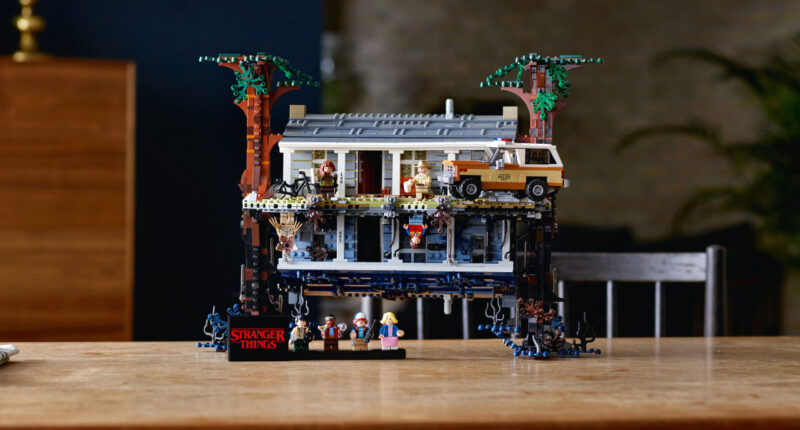 Stranger Things 3 Lego Set