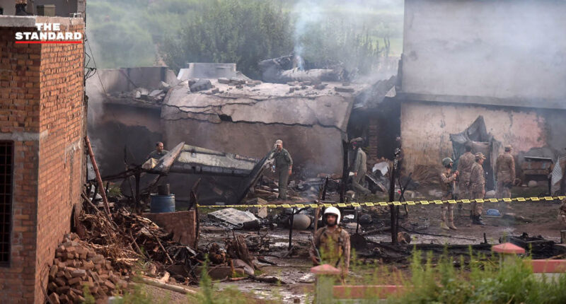 Pakistani army plane crashes
