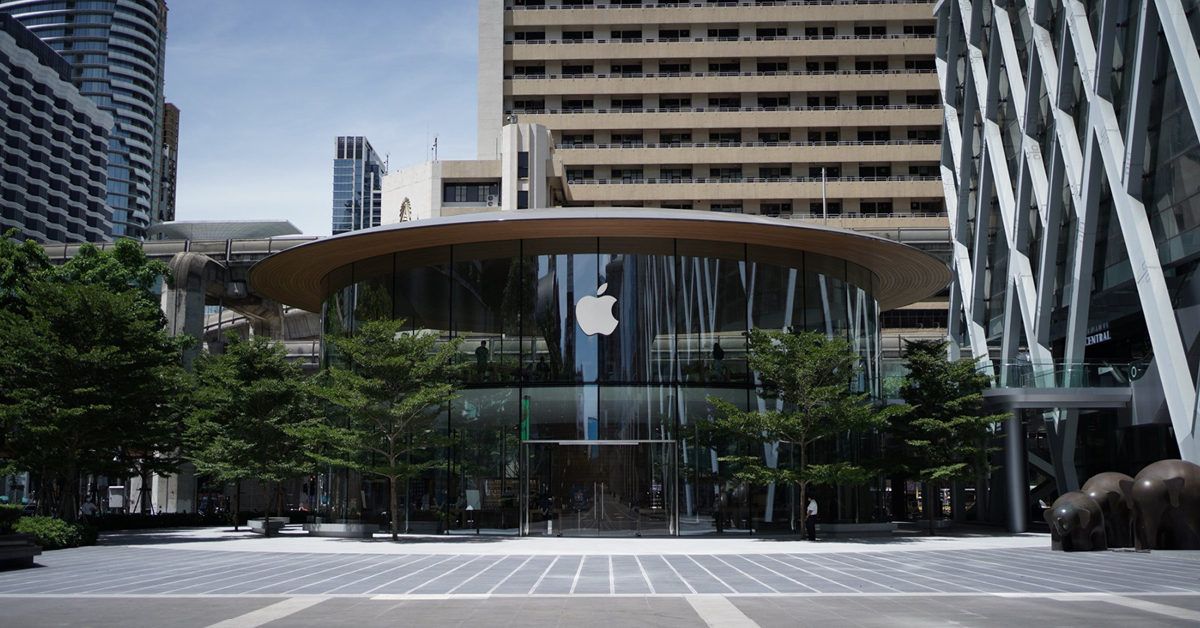 ทิม คุก ต้อนรับลูกค้าชาวไทย เปิด 'Apple Central World' วันแรก