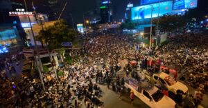 บรรยากาศ #ม็อบ26ตุลา มวลชนคณะราษฎรเคลื่อนขบวนมุ่งหน้าสู่สถานทูตเยอรมนี