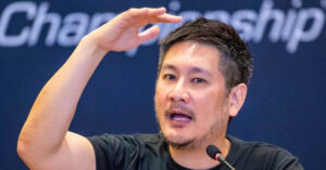 ชาตรี ศิษย์ยอดธง