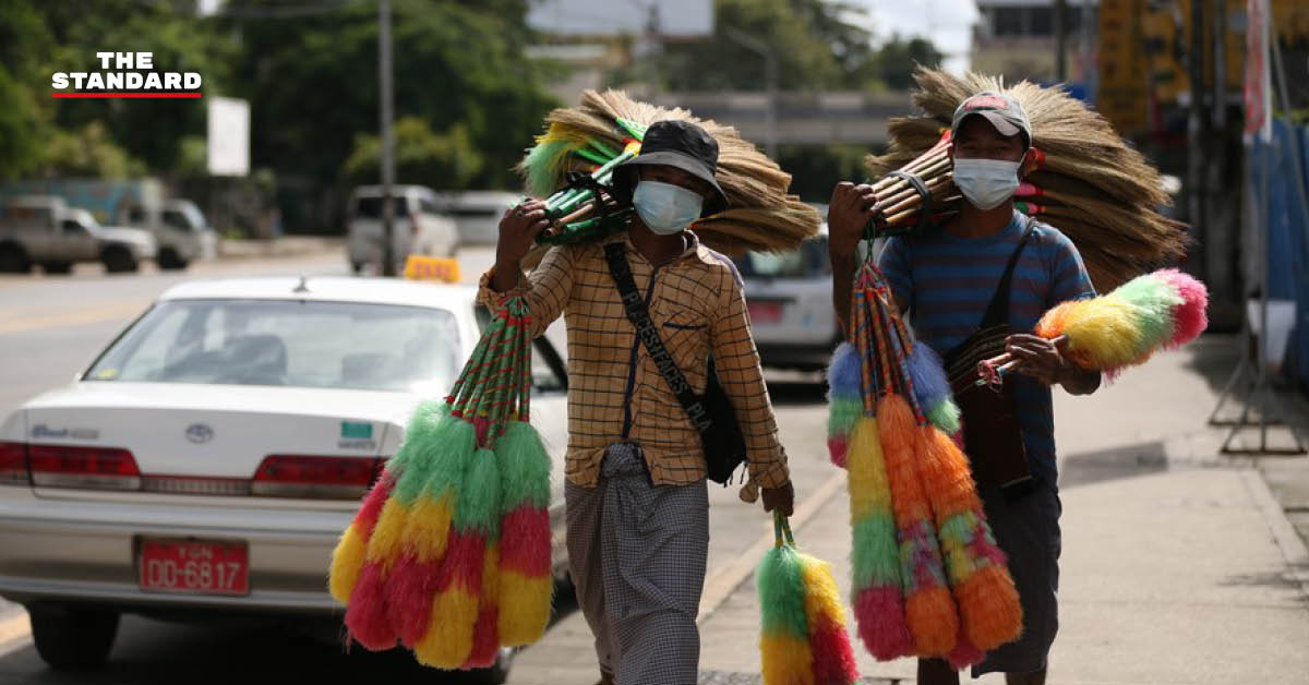 Myanmar residents return home from Thailand