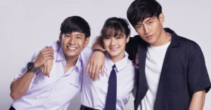 ‘เราไม่ได้รักใครง่ายๆ อย่างที่นายคิดนะ’ เตรียมชม โลกทั้งใบให้นายคนเดียว เดอะซีรีส์ น้ำตาล-สิงโต-โอห์ม ประกบนักแสดงนำชุดเดิม