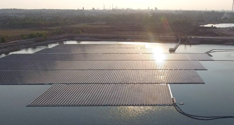 พลังงานที่ยั่งยืน สวนโซลาร์ลอยน้ำพลังงานแสงอาทิตย์ที่ใหญ่ที่สุดใน SEA จากนวัตกรรมเม็ดพลาสติก HDPE ที่เป็นมิตรต่อสิ่งแวดล้อม SolarCell
