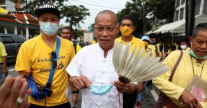 อดีตพระพุทธะอิสระ ชี้กลุ่มผู้ชุมนุมแสดงออกผิดเวลา ไม่ควรแตะสถาบันฯ ด้านหมอเหรียญทองย้ำไม่ต้องการปะทะกับใคร