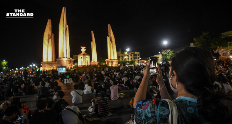 คณะราษฎรนัดหมายที่อนุสาวรีย์ประชาธิปไตย เตรียมเดินขบวนครั้งใหญ่ 8 พ.ย. นี้