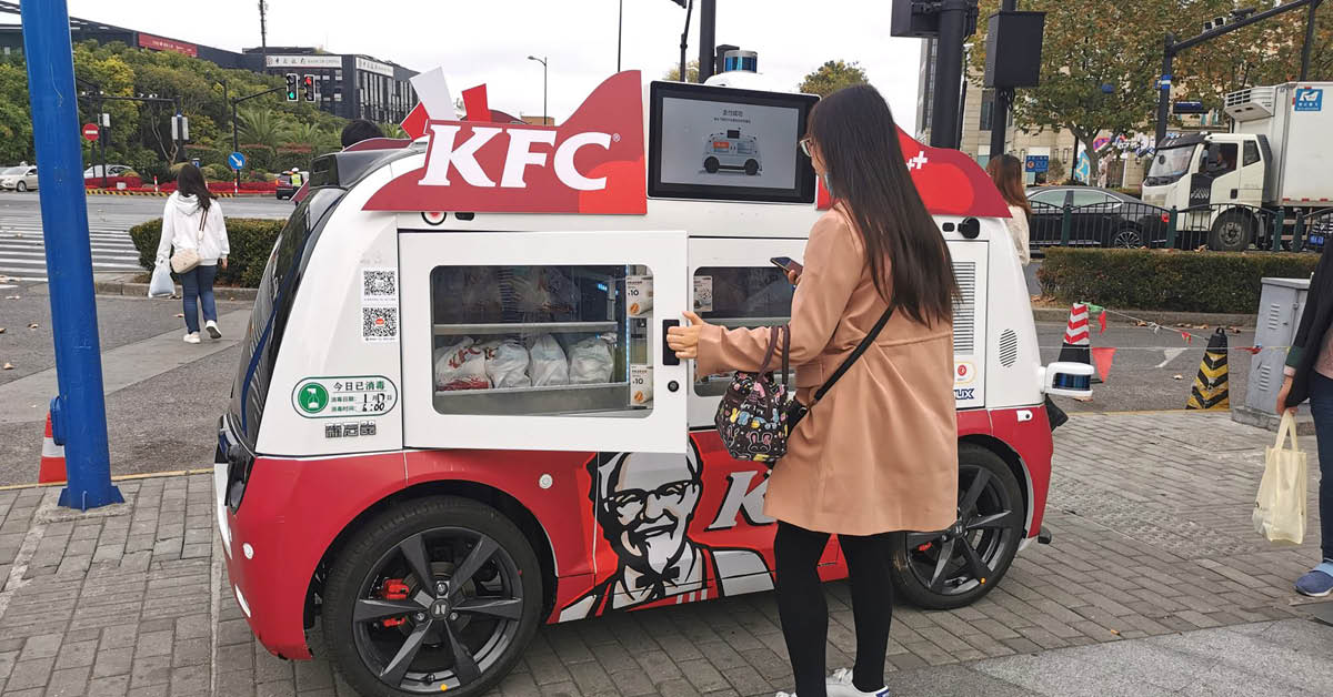 ซื้อไก่ทอดแบบล้ำๆ! KFC ในจีน เริ่มทดลองขายสินค้าด้วย ‘รถไร้คนขับ’ ควบคุมด้วย 5G