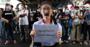 ประธาน กมธ. เด็กฯ เตรียมเรียกโรงเรียนชี้แจง หลังหญิงสาวแต่งชุดนักเรียนชูป้ายถูกทำอนาจาร