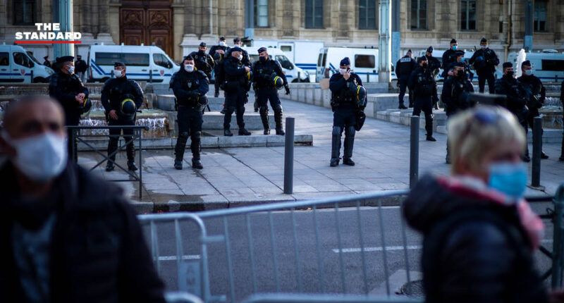 ทางการฝรั่งเศสสั่งพักงานเจ้าหน้าที่ตำรวจที่รุมตีชายผิวสีขณะเข้าจับกุม โดยยังไม่ทราบสาเหตุแน่ชัด