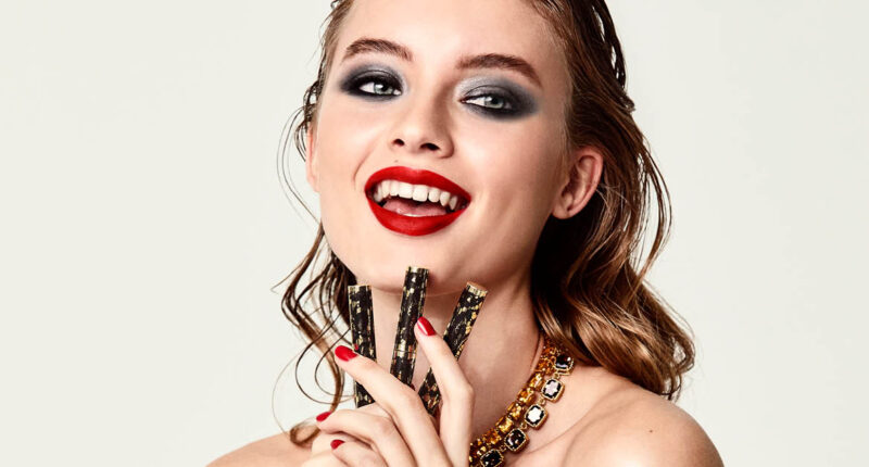 จากชุดลูกไม้แสนงดงามของ Dolce & Gabbana สู่การเป็นลิปสติกแท่งใหม่สุดหรู Beauty Passionlips