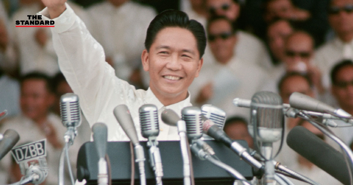 30 ธันวาคม 1965 เฟอร์ดินานด์ มาร์กอส ขึ้นเป็นประธานาธิบดีคนที่ 10 ของฟิลิปปินส์ ก่อนถูกปฏิวัติโดยประชาชน
