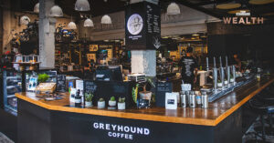 ‘Greyhound’ ปั้นแบรนด์ Greyhound Coffee หวังแทรกกลางระหว่าง Cafe Amazon และ Starbucks