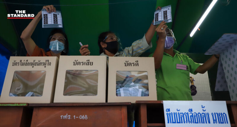 ประชาชนร่วมสังเกตการณ์ หน่วยเลือกตั้ง อบจ.นนทบุรี เริ่มทยอยนับคะแนน