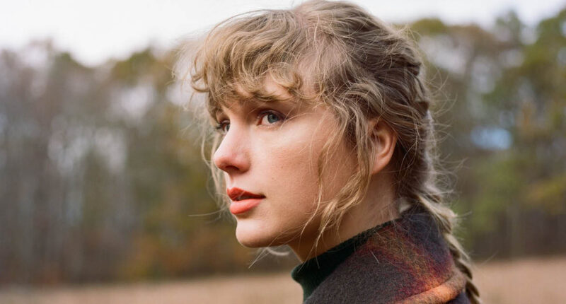 Taylor Swift สร้างสถิติมากมายอีกครั้งบนชาร์ต Billboard 200 หลังอัลบั้ม Evermore เปิดตัวอันดับหนึ่ง