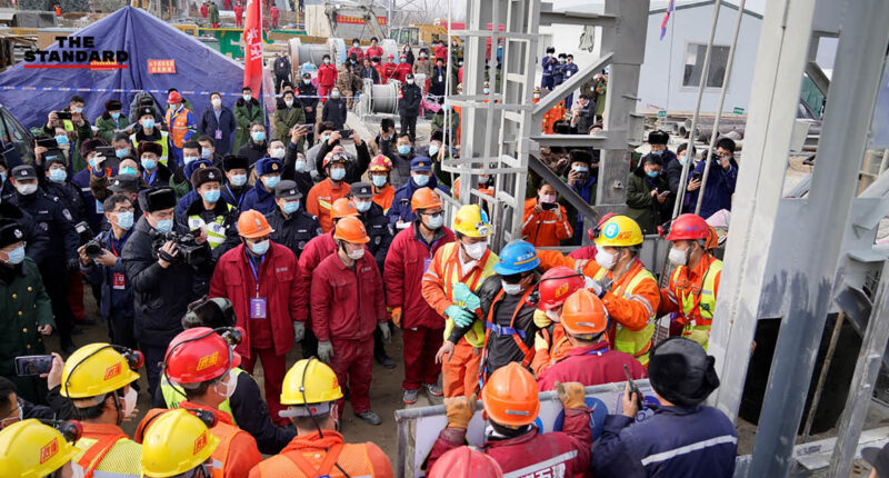 หน่วยกู้ภัยช่วยคนงานที่ติดอยู่ในเหมืองทองจีนได้แล้ว 11 จาก 22 ราย หลังเกิดเหตุระเบิด