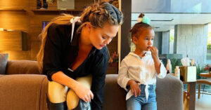 Chrissy Teigen โต้กลับชาวเน็ต หลังถูกวิจารณ์งานอดิเรกใหม่ที่ดูฟุ่มเฟือยอย่างการขี่ม้า ในช่วงเวลาที่ผู้คนกำลังลำบาก
