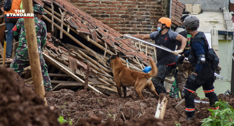 ฝนตกหนักทำดินถล่มในอินโดนีเซีย พบผู้เสียชีวิตอย่างน้อย 12 ราย