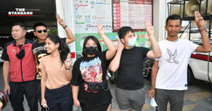 แกนนำราษฎรรับทราบข้อกล่าวฯ ชุมนุม 14 ตุลาคมที่อนุสาวรีย์ประชาธิปไตย