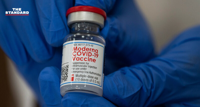 สหราชอาณาจักรอนุมัติการใช้งานวัคซีนโควิด-19 ของ Moderna ในประเทศแล้ว นับเป็นวัคซีนชนิดที่ 3 ที่ได้รับอนุมัติในสหราชอาณาจักร