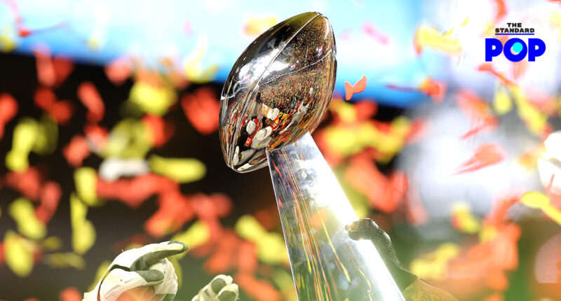 ทำความรู้จักถ้วยรางวัลการแข่งขัน Super Bowl ของ Tiffany & Co. ที่ร่างแบบครั้งแรกบนผ้าเช็ดหน้า