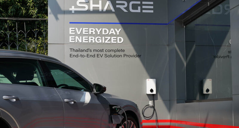 ปั๊มน้ำมันกำลังถูกดิสรัปต์! Sharge รุกธุรกิจชาร์จ EV เต็มตัว เม.ย. นี้ เปิดปั๊มชาร์จรถยนต์ไฟฟ้าที่ทองหล่อ ตั้งเป้า 5 ปี รายได้ 100 ล้านบาท