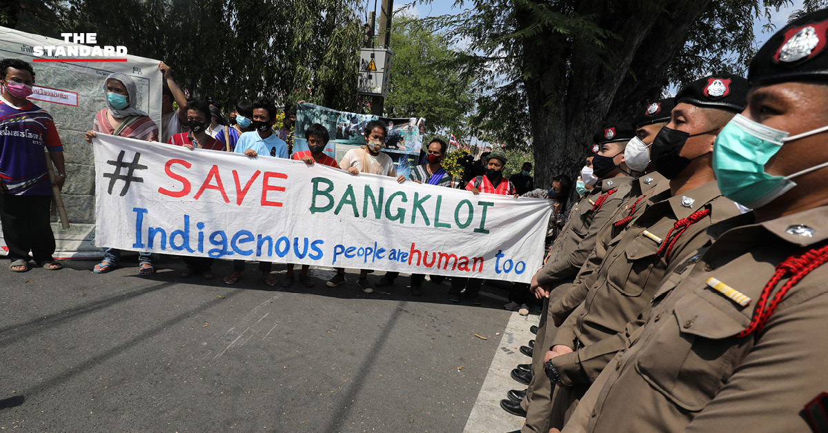 ‘เปิดทางส่งเสบียง-ขอถอนกำลัง’ ชาวบ้านบางกลอย ชุมนุมทำเนียบ เรียกร้องถูกละเมิดสิทธิ์ ธรรมนัสตัวแทนเจรจา