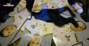 Mob Fest เปิดซักฟอก 10 รัฐมนตรีหน้าสภา โยนภาพทิ้งพร้อมบรรยายวีรกรรม
