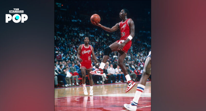Nike Air Jordan 1 พร้อมลายเซ็นของ Michael Jordan เมื่อปี 1985 ถูกตั้งราคาขายสูงถึง 30 ล้านบาทใน eBay