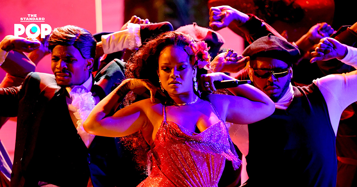 ภาพของ Rihanna ที่งาน Grammy Awards สมัยยังเป็นนักร้อง และไม่ใช่แม่ค้าขายเครื่องสำอางและชุดชั้นในหมื่นล้าน