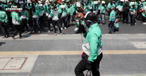 ประมวลภาพไรเดอร์ LINE MAN ยื่น 5 ข้อเสนอขอเจรจาผู้บริหาร เพิ่มค่ารอบ-คำนวณระยะทางตามจริง
