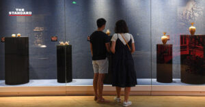 เครื่องทองสลักลาย