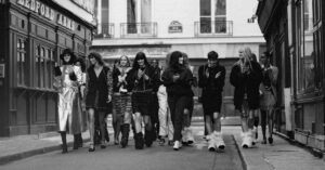 Chanel Fall/Winter 2021 กับคอลเล็กชันที่ได้แรงบันดาลใจจากการเล่นสกี สาวปารีเซียง และนางแบบระดับไอคอน Stella Tennant