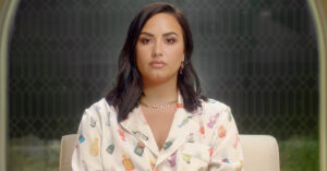 Demi Lovato เผยว่าเธอเสียความบริสุทธิ์จากการถูกข่มขืนโดยเพื่อนนักแสดงสมัยวัยรุ่น