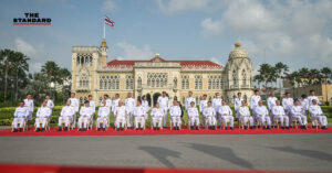 ครม. ประยุทธ์ 2/4 ถ่ายภาพหมู่ก่อนประชุม รอบทำเนียบรัฐบาลตำรวจตรึงกำลังเข้ม ใช้คอนเทนเนอร์สกัดม็อบทะลุฟ้า