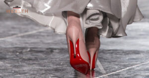 ครอบครัวมหาเศรษฐีชาวอิตาลีทุ่มเงิน 2 หมื่นล้านบาท เข้าถือหุ้น 24% ใน Christian Louboutin แบรนด์รองเท้าหรูที่มีเอกลักษ์ด้วยพื้นแดง