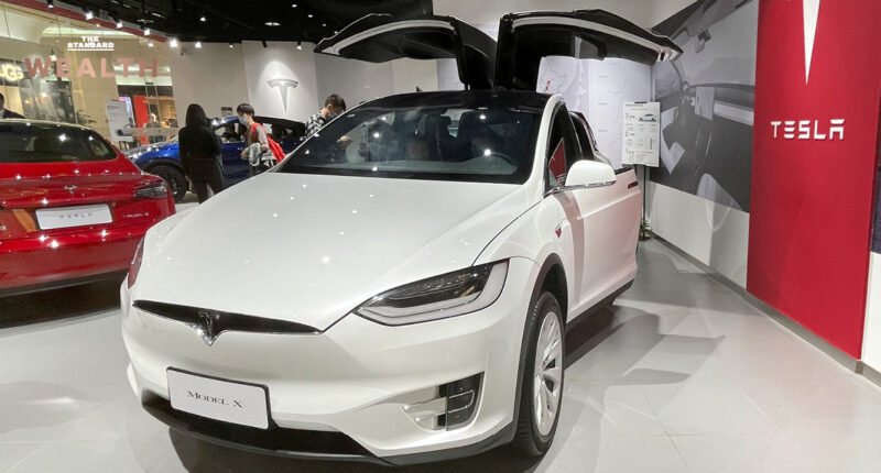 ‘อินเดีย’ ยื่นข้อเสนอที่ดีกว่าจีน หวังมัดใจ ‘Tesla’ ย้ายฐานผลิตรถยนต์ไฟฟ้ามาตั้งในประเทศ
