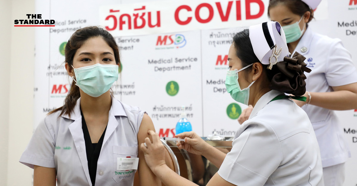 กทม. ฉีดวัคซีนป้องกันโควิด-19 วันแรกให้บุคลากรทางการแพทย์ หลังได้รับวัคซีน Sinovac 66,000 โดส