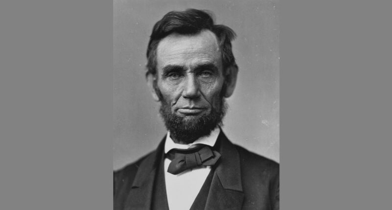 14 เมษายน 1865 - อับราฮัม ลินคอล์น ถูกลอบยิง