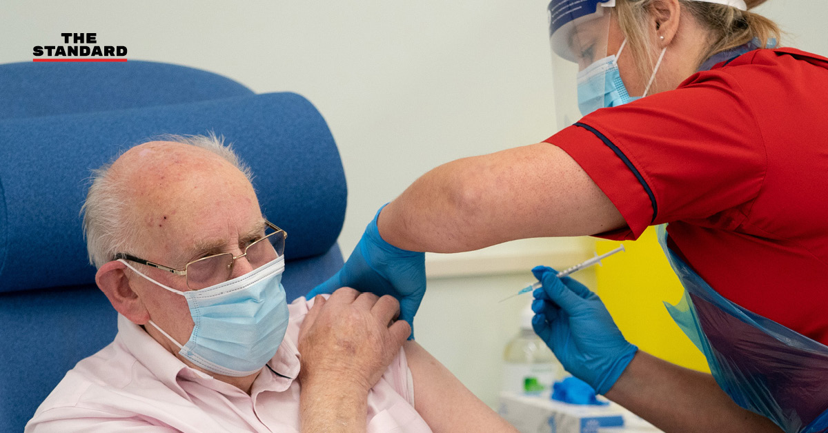 อังกฤษเสนอฉีดวัคซีนเข็มแรกให้ประชาชนอายุ-50-ปี
