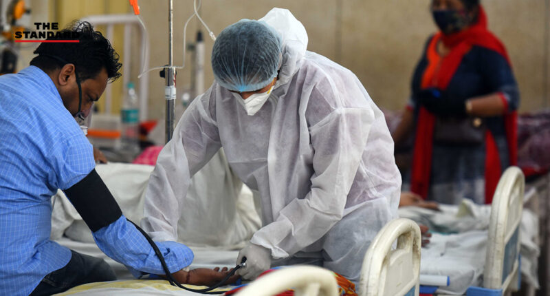 โรงพยาบาลหลายแห่งในกรุงเดลีขาดแคลนออกซิเจน อินเดียเผชิญวิกฤตผู้ป่วยโควิด-19 ล้น เตียงไม่พอ