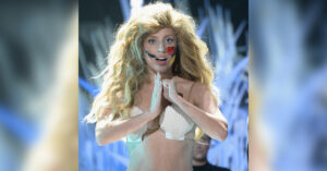 อัลบั้ม Artpop ของ Lady Gaga กลับมาขึ้นชาร์ตอีกครั้ง หลังแฟนคลับเรียกร้องให้ปล่อยภาคต่อของอัลบั้ม