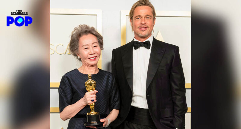 Youn Yuh-Jung ไม่กล้าฝันว่าวันหนึ่งจะได้แสดงร่วมกับ Brad Pitt หลังเป็นคนมอบรางวัลออสการ์ให้เธอ และเป็นหนึ่งในโปรดิวเซอร์เรื่อง Minari