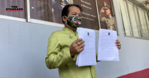 ศรีสุวรรณ ร้องทุกข์ดำเนินคดี แนวร่วมธรรมศาสตร์ฯ-เยาวชนปลดแอก-REDEM ชุมนุมหน้าศาลอาญา ย้ำทุกคนมีความผิด