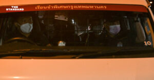 เพนกวิน แอมมี่ ออกจากศาล