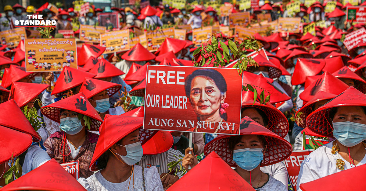 กองทัพเมียนมาสั่งพักงานครู