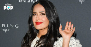Salma Hayek เผยว่าเธอเกือบจะเสียชีวิตด้วยโรคโควิด-19 เพราะตัดสินใจรักษาตัวเองที่บ้าน