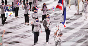 ธงไตรรงค์โบกสะบัด ทีมชาติไทยเดินลงสู่สนามโอลิมปิก ‘โตเกียว 2020’