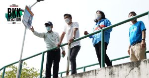 สุชัชวีร์ขาพลิกขณะลงพื้นที่เขตคันนายาว บอกอุบัติเหตุที่เกิดขึ้น ยิ่งตอกย้ำปัญหาทางเท้าที่ต้องเร่งปรับปรุง